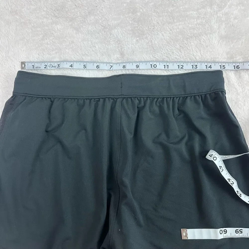 Under Armour Women's Size M Athletic Running Shorts Black Sporty Basic‎ Gym
